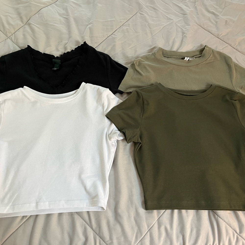 Crop T-Shirt bundle of four shirts - Picture 1 of 3